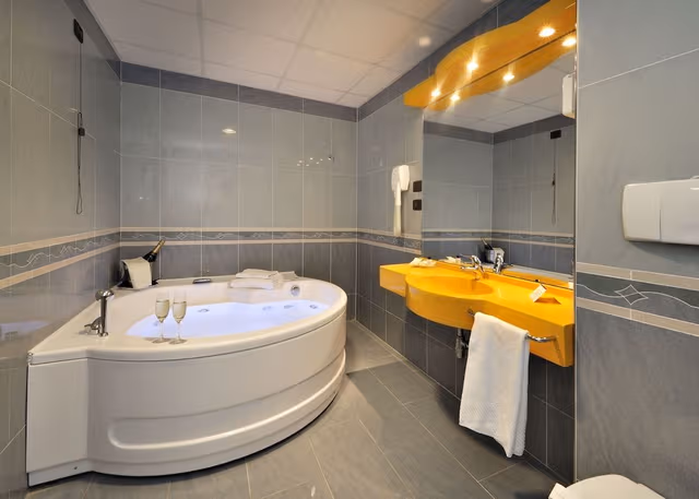 Deluxe Room, 1 Queen Bed