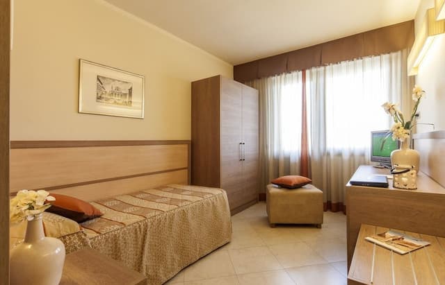 Standard Single Room with pool access