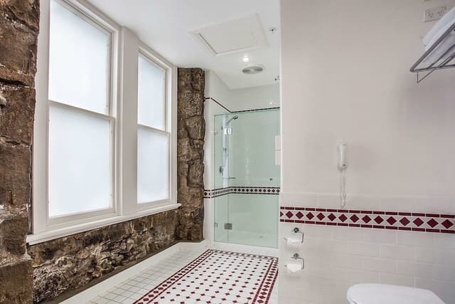 Executive Suite, Hot Tub