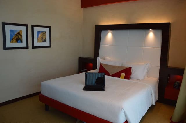 KING ONE BEDROOM SUITE WITH SOFA BED