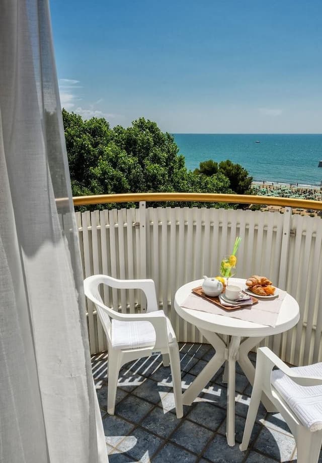 Classic Double or Twin Room, Balcony, Partial Sea View