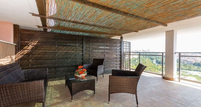 Comfort Room, 1 King Bed, Balcony