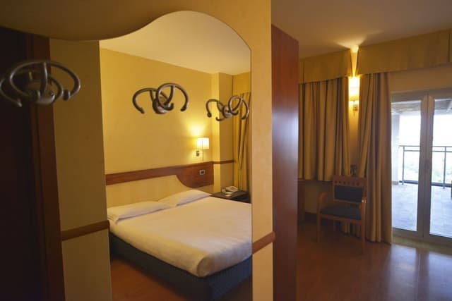 Comfort Room, 1 King Bed, Balcony
