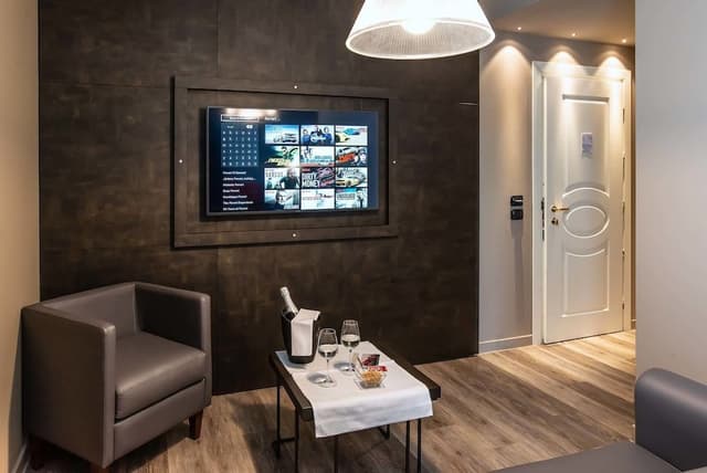 Suite, 1 King Bed