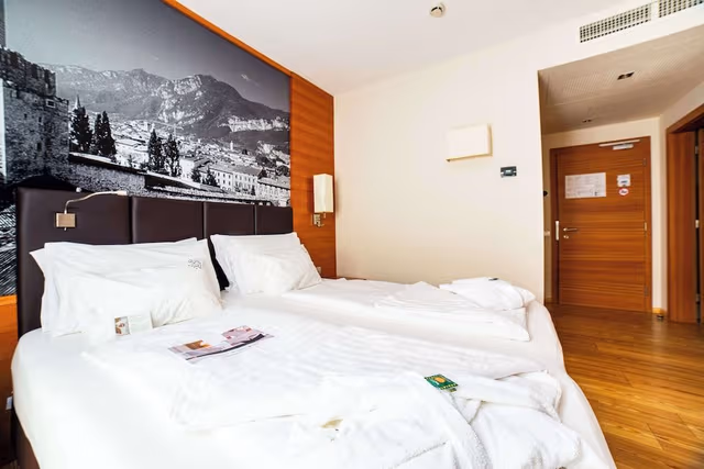 Junior Studio Suite, Hot Tub, City View (Spa access)