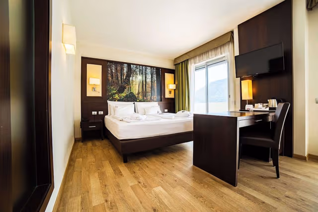 Junior Studio Suite, Hot Tub, City View (Spa access)