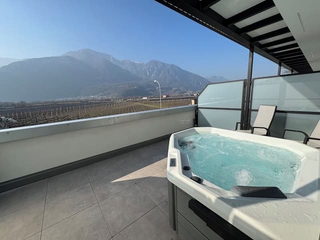 Junior Studio Suite, Hot Tub, City View (Spa access)