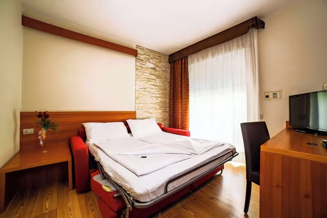Junior Studio Suite, Hot Tub, City View (Spa access)