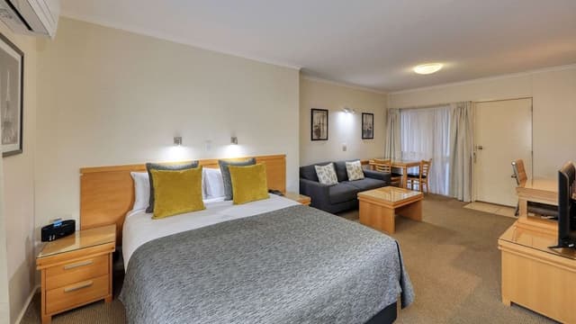 Suite, 1 Queen Bed, Non Smoking