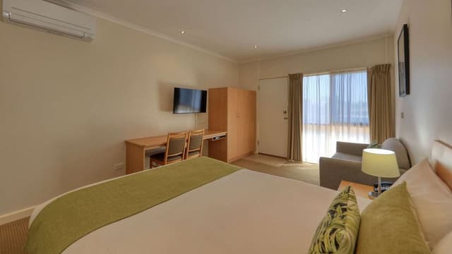Deluxe Room, 1 Queen Bed, Non Smoking