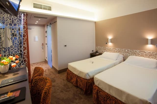 Superior Double/Twin with rollaway bed room