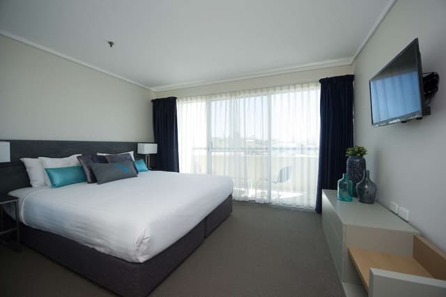 Suite, 1 King Bed, Non Smoking, Balcony (Walk-in Shower;Larger Room)
