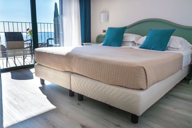 Superior Room, Lake View