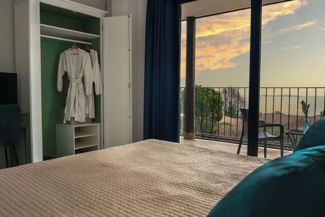 Superior Room, Lake View