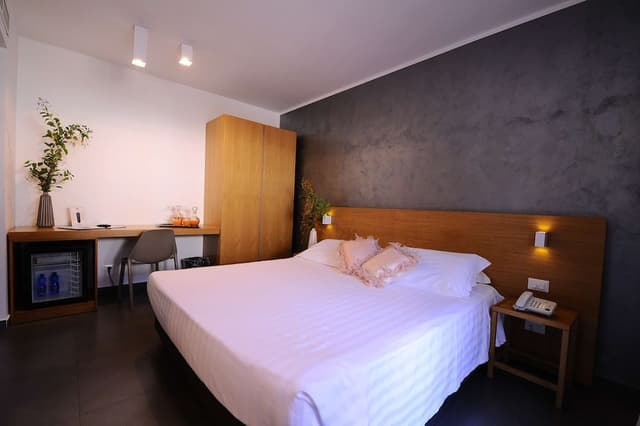 Superior Room, 1 Queen Bed, Non Smoking (Converts to 2 Twin Beds)