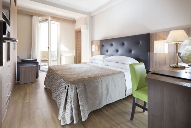 Deluxe Triple Room, Non Smoking, Partial Sea View