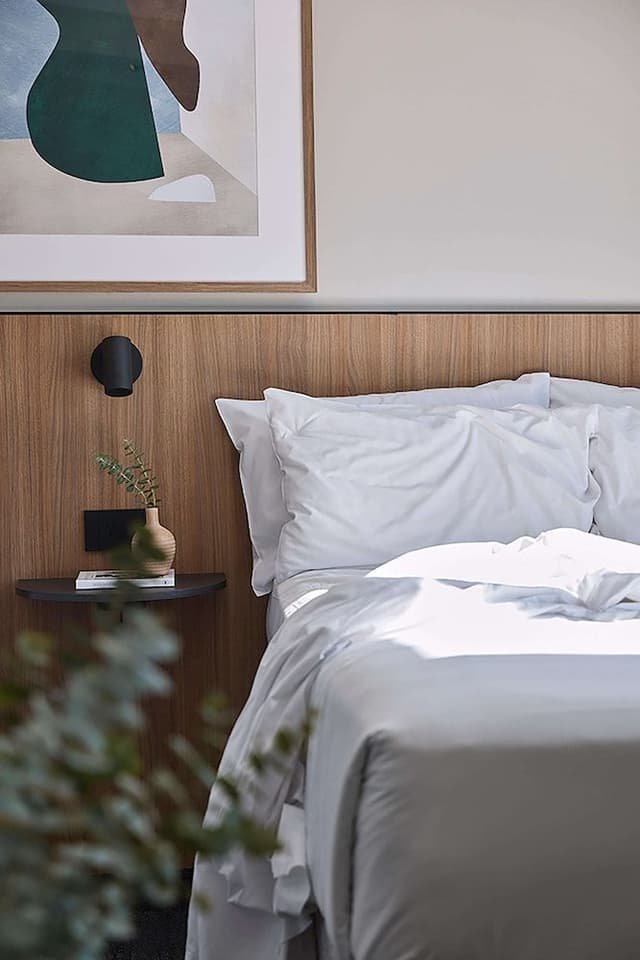 Petite Queen Room