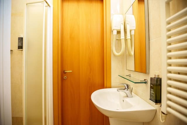 Room, Connecting Rooms
