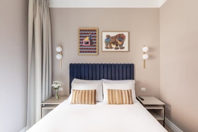Medium Room
