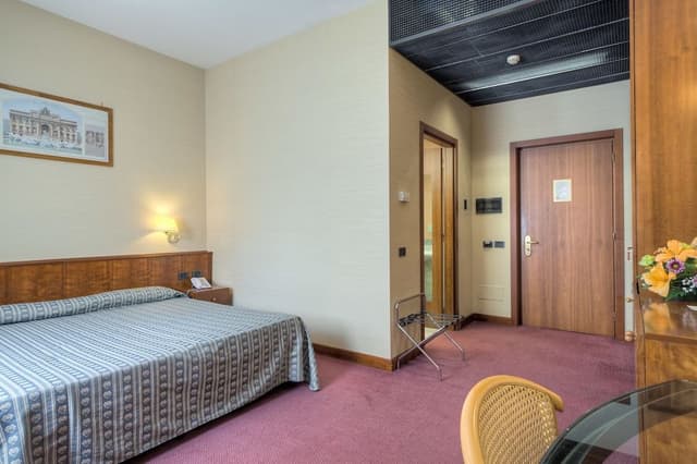 Business Double Room, 1 King Bed, Garden View