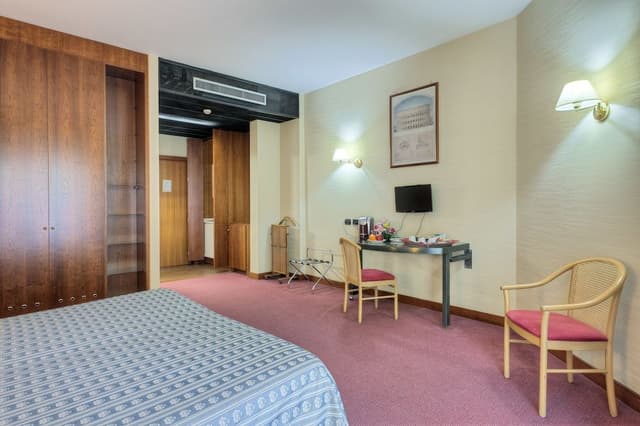Business Double Room, 1 King Bed, Garden View