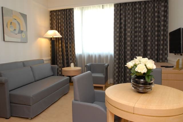 Suite B