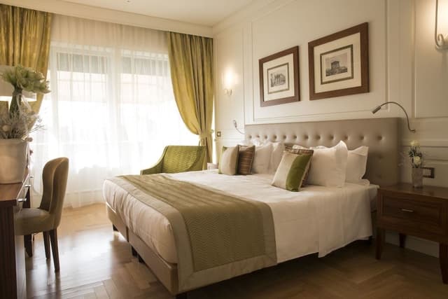 Superior Room, Lake View