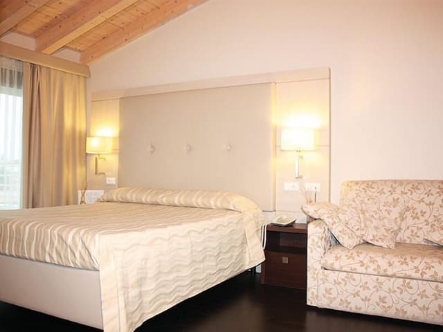 Suite, Lake View