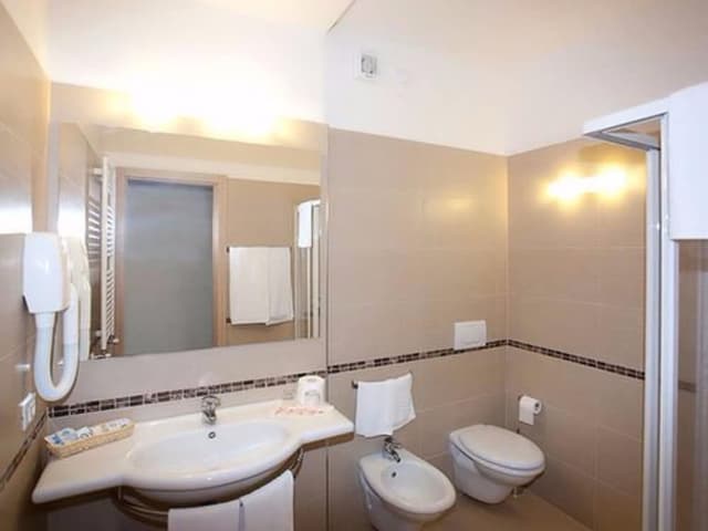 Suite, Lake View