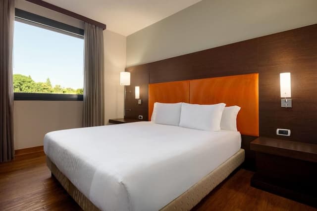 Classic Room, 1 King Bed