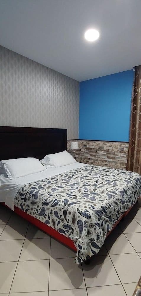Basic Double Room, 1 King Bed, Ensuite