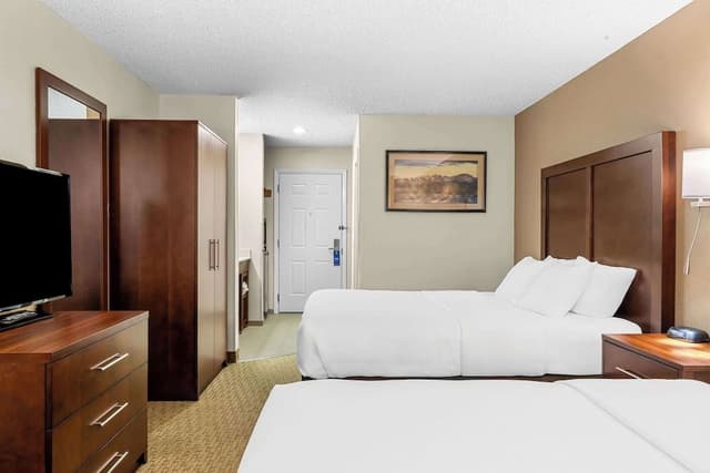 Room, 2 Queen Beds, Non Smoking, Ground Floor