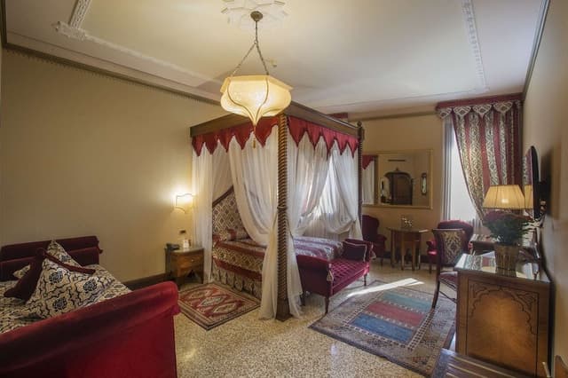 Junior Suite, Canal View