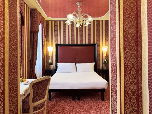 Superior Double Room, Canal View