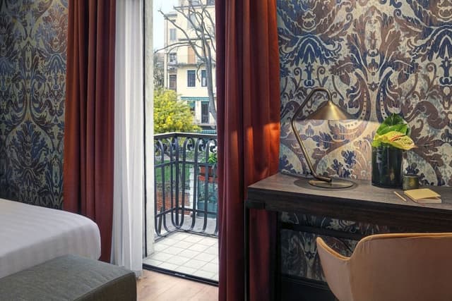 Superior Triple Room, Canal View