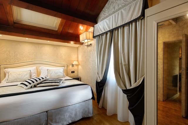 Premium Room, 1 Queen Bed, Non Smoking