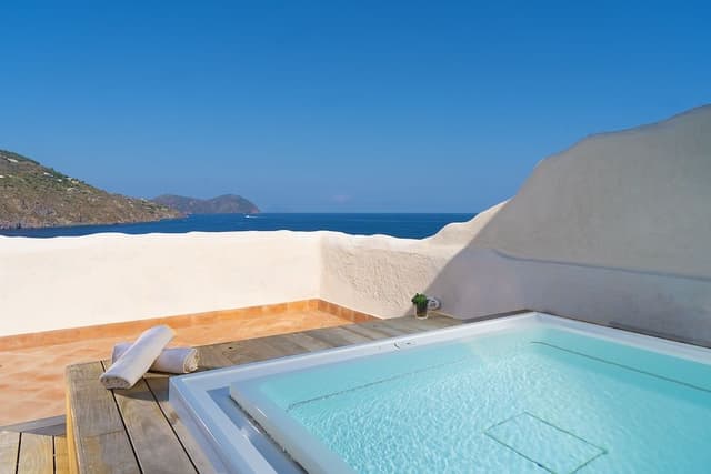 Superior Double Room, Hot Tub, Sea View