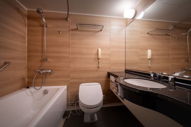 Triple Room, Smoking