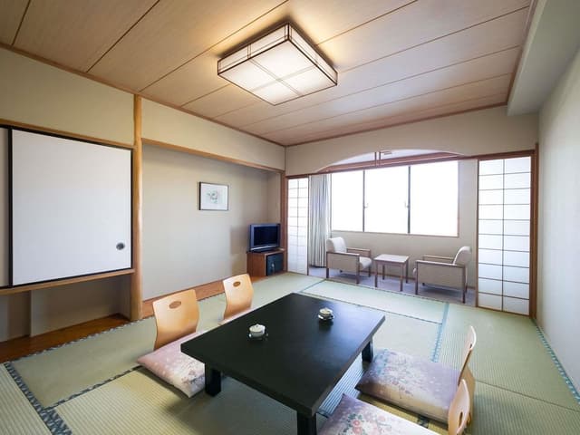 Classic Room, Japanese style, 5 futon beds, Mountain view