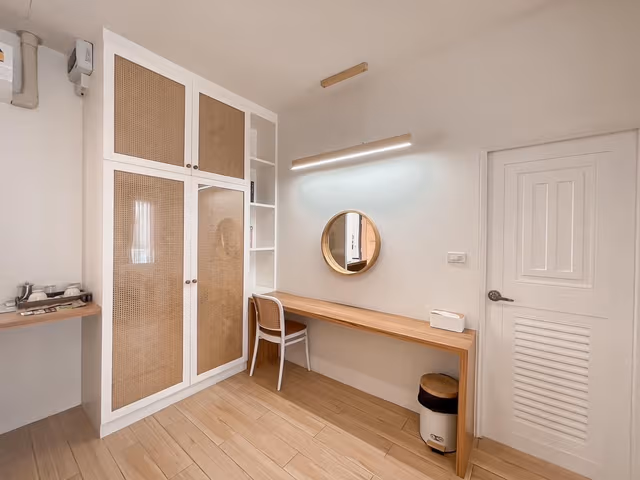 Pool Access - King bed