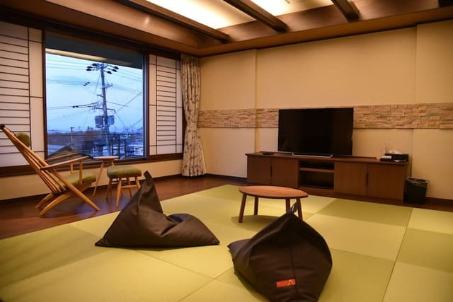 203 Deluxe Japanese and Twin Bed Room with Indoor Silver Hot Springs, Non Smoking