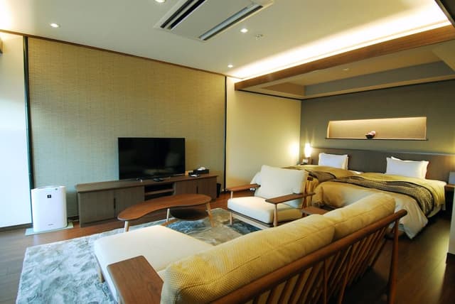 202 Suite Japanese and Twin Bed Room with Indoor Silver Hot Springs, Non Smoking