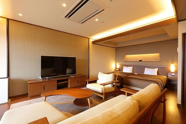 202 Suite Japanese and Twin Bed Room with Indoor Silver Hot Springs, Non Smoking