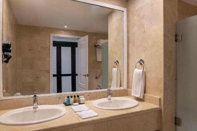 Junior Suite with Pool View - Free WiFi