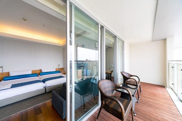 Deluxe Twin Non Smoking with Balcony