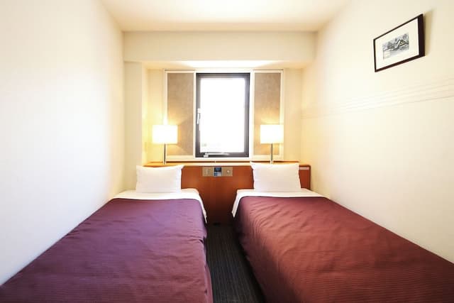 Economy Twin Room, Smoking