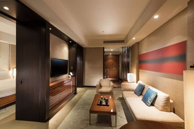CITY KING SUITE ROOM