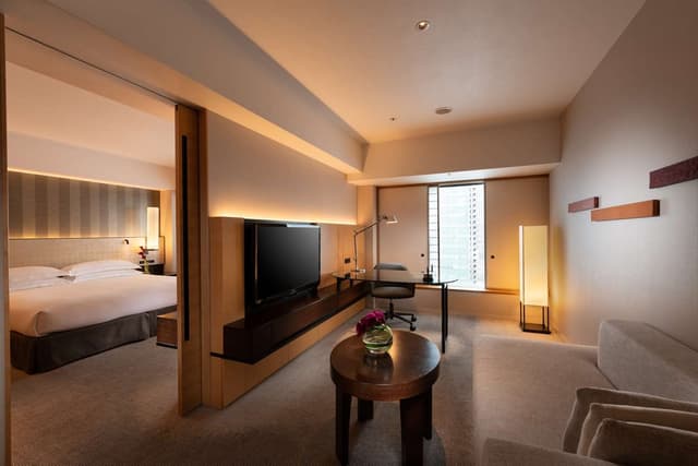KING CITY SUITE EXECUTIVE