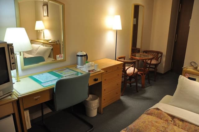 Double Room, Smoking