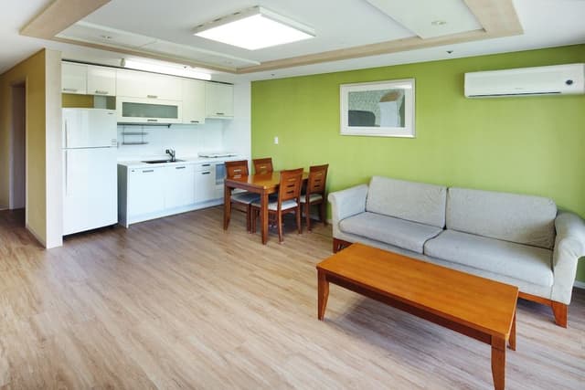 Suite (Bed Type)